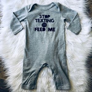 Stop texting & feed me! ✋🏽🤣